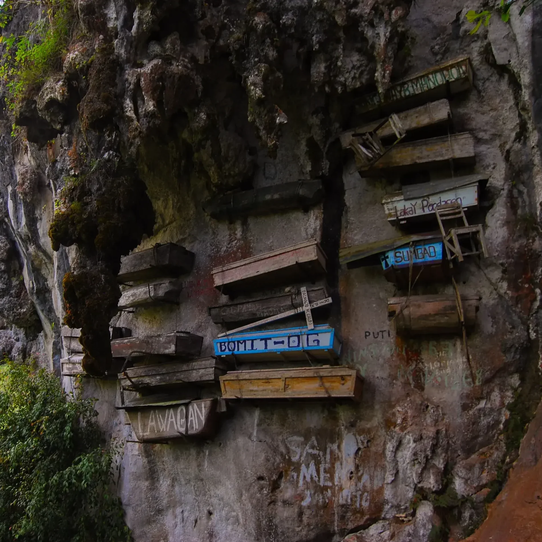 Gli Igorot e le bare sospese